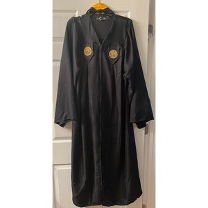VCU Bachelors Gown and Hood
